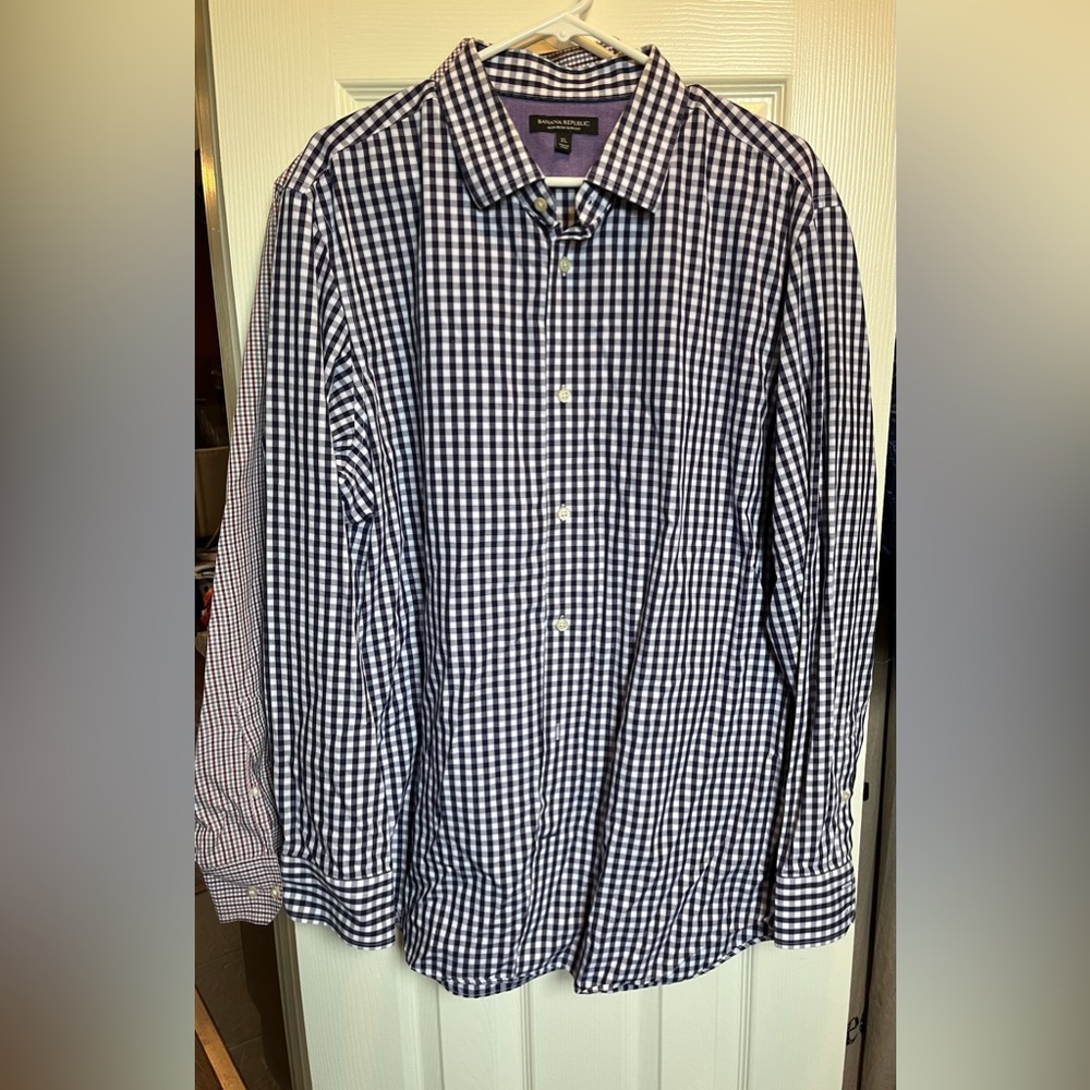 TWO Banana Republic XL Slim Fit No Iron Shirts (17-17 1/2)